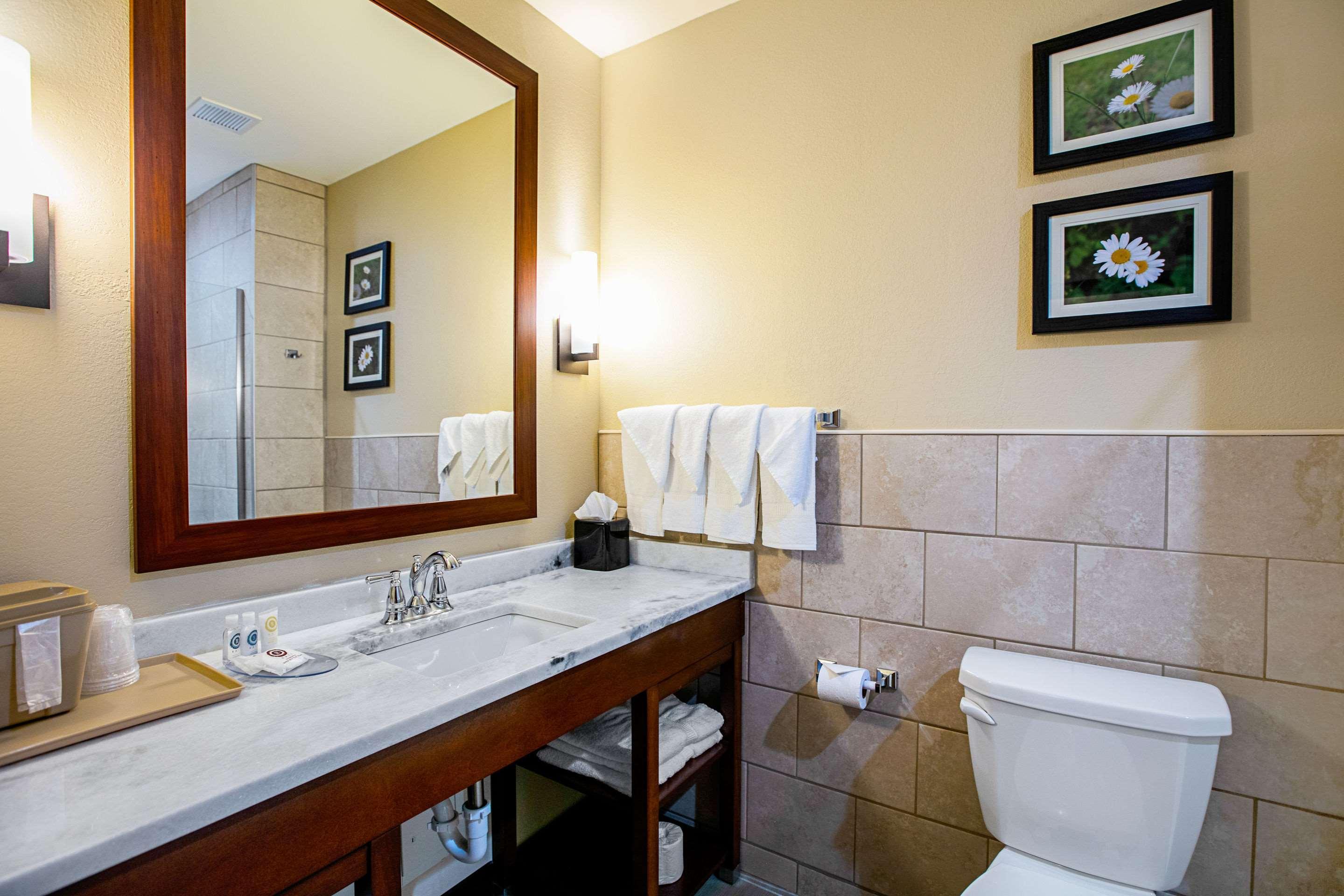 Comfort Suites Fishkill Near Interstate 84 Экстерьер фото