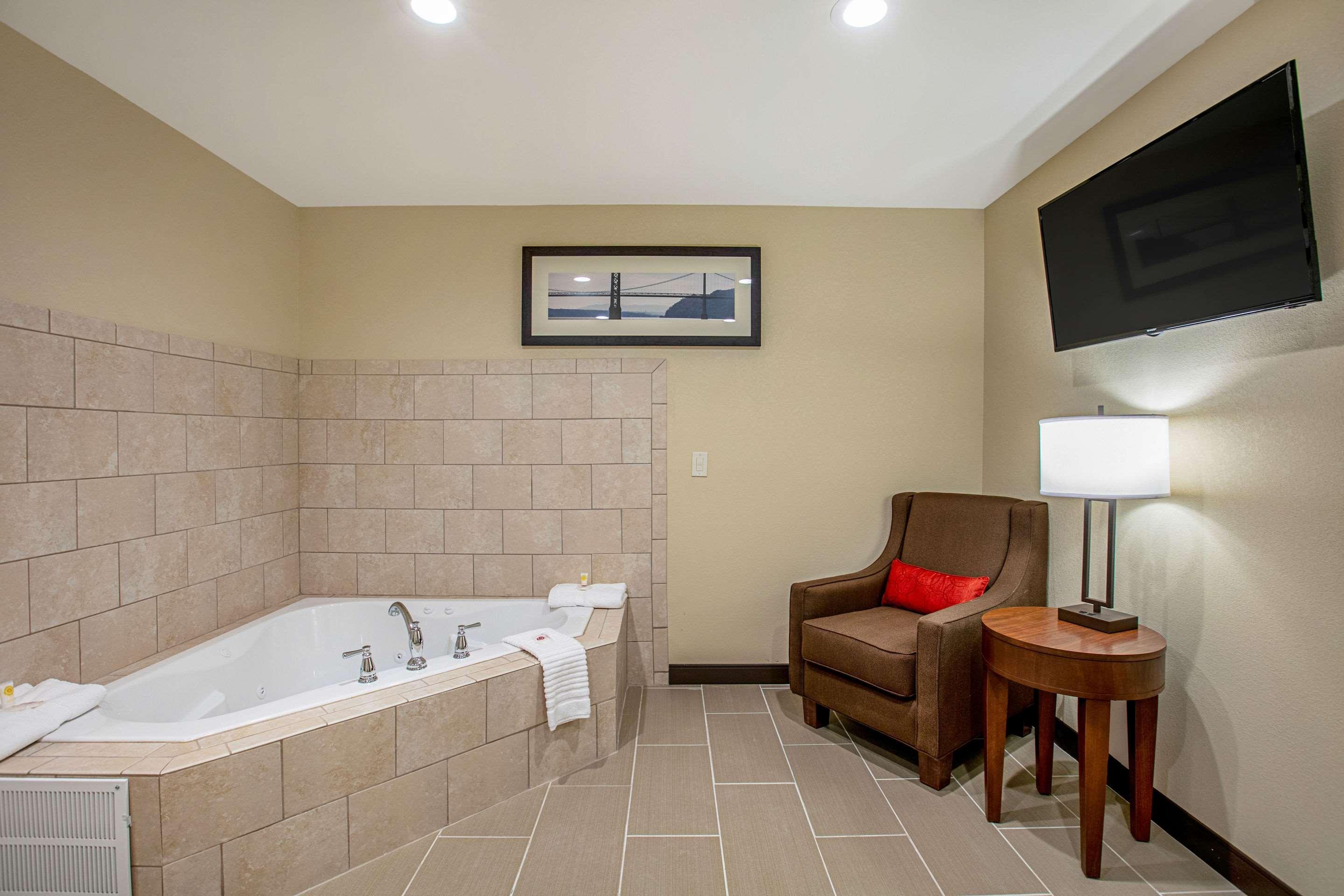 Comfort Suites Fishkill Near Interstate 84 Экстерьер фото